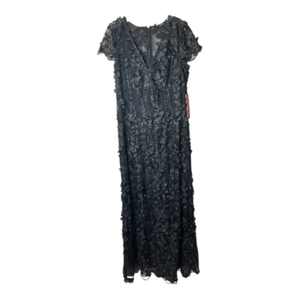 Carmen Marc Valvo Infusion Elegant 3D Flower Black Lace Evening Gown Sz 14 NWT - Picture 2 of 6